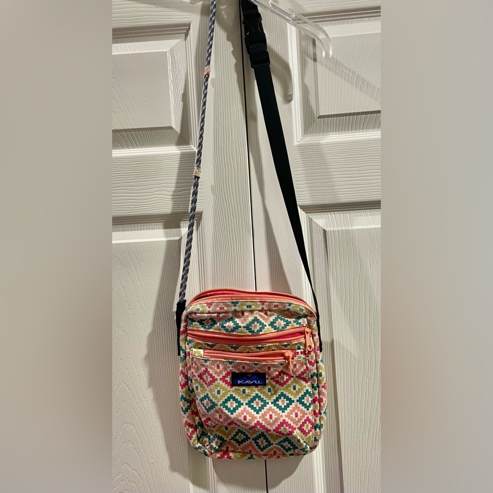 KAVU Keeper Sling Purse Canvas Crossbody Bag Geometric Pattern